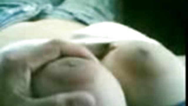 XXX nessuna registrazione  Ragazza massaggio eccitante video indiana con succosa L corpo strisce.